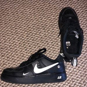 nike air force lv8 overbranding
